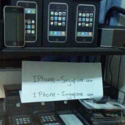 iPhone Oprekan Marak, Apple Kelimpungan